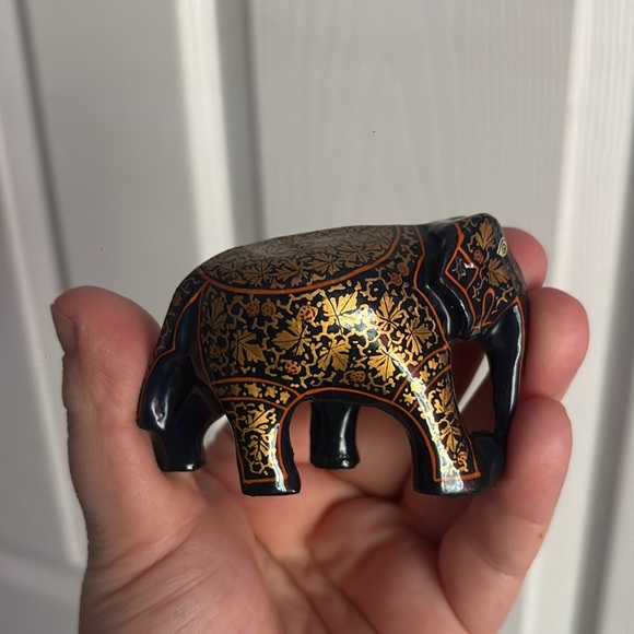 Handcrafted Black and Gold Elephant Figurine from India - Picture 3 of 4